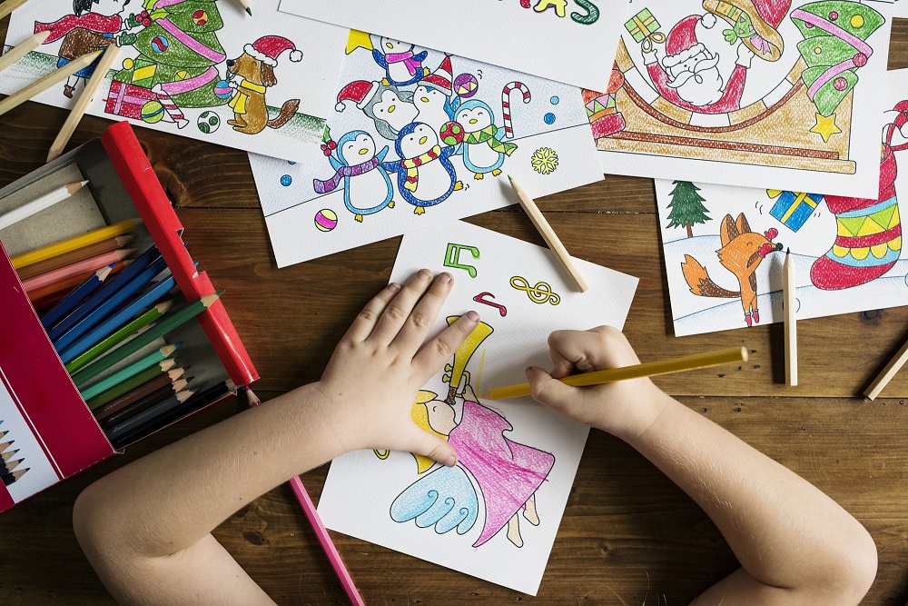 disegni colorati con matite Love Office